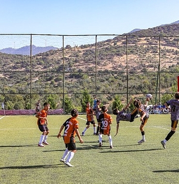 bayraklida-anlamli-turnuva-ferdi-zeyrek-u-12-cup-futbol-turnuvasi-basliyor-7euX4a7p.jpg