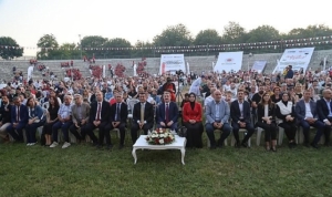 canik-kesif-kampusunde-mezuniyet-coskusu-mXWO9maS.jpg