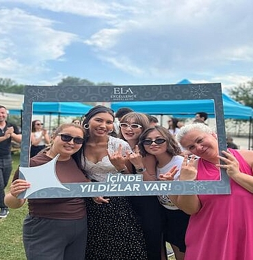 ela-excellence-resort-belekte-yildizlarla-egleniyoruz-personel-gunu-8pjfB5wI.jpg