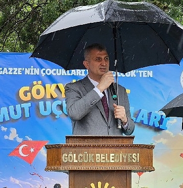 golcukte-yuzlerce-kisi-yagmur-altinda-filistin-icin-tek-yurek-oldu-8kSlxWJq.jpg