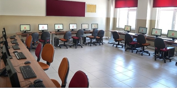 İETT’nin gençlere teknoloji desteği sürüyor.