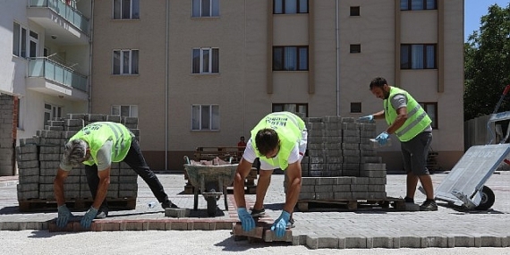 İnegöl’ün Çıkmaz Sokakları Ücretsiz Otoparka Dönüşüyor