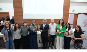 izmir-girisimcilik-ve-inovasyon-projesi-odul-ve-sertifika-toreni-genc-girisimcilerin-coskusuyla-gerceklestirildi-Jf8n1GYy.jpg