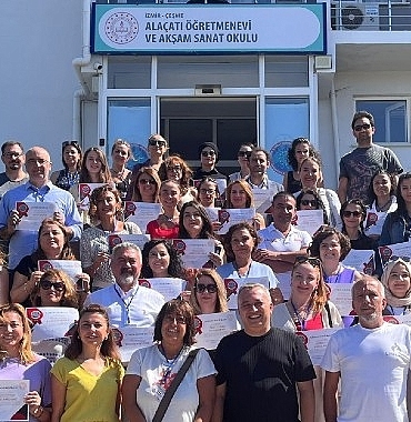 izmir-il-mill-egitim-mudurlugunden-egitimde-erasmus-akreditasyonuyla-dolu-dolu-bir-yil-geride-birakildi-pDLV1VQJ.jpg