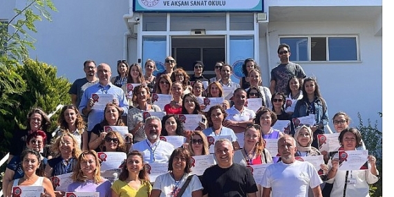 İzmir İl Millî Eğitim Müdürlüğü’nden Eğitimde, Erasmus+ Akreditasyonuyla Dolu Dolu Bir Yıl Geride Bırakıldı