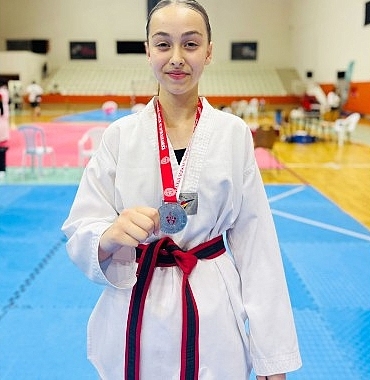 izmir-taekwondo-musabakalarinda-aliagadan-20-madalya-sevinci-TqrpXzfR.jpg