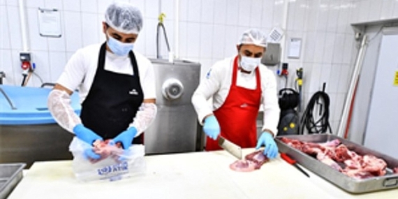 İzmirlilerin et bağışları ihtiyaç sahiplerine ulaştırılıyor