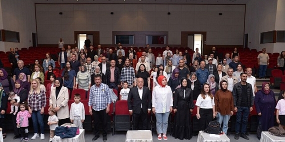 Kahramankazan’da Miniklerden Rengârenk Yıl Sonu Gösterisi