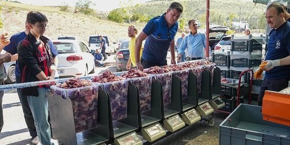 Kurban Kesim Alanlarında Hummalı Temizlik Çalışması