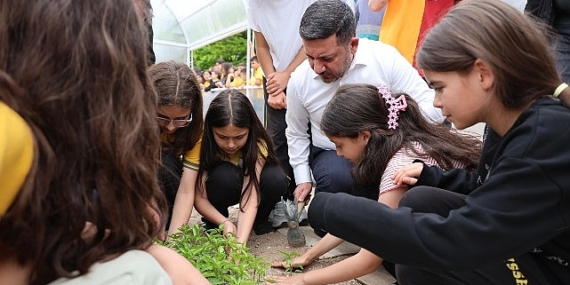 Okul Bahçesine Kurulan Sera’da 250 Fide Dikimi Yapıldı