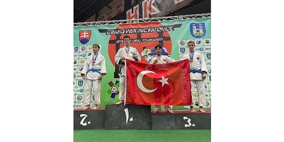 Osmangazili judoculardan tarihi başarı