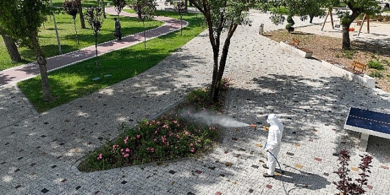 Selçuklu’da yeşil alanların ilaçlama çalışmaları devam ediyor