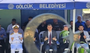vali-aktas-golcuk-huzurevi-sakinleri-ile-bayramlasti-sZ4a6sQD.jpg