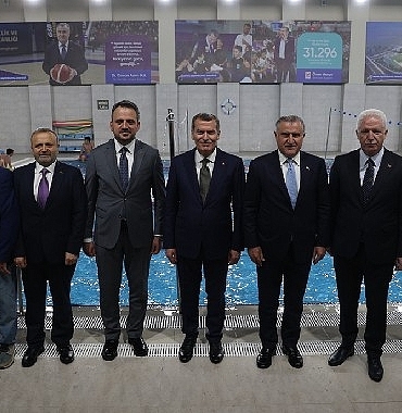 zeytinburnuna-kazandirilan-3uncu-yuzme-havuzunun-acilisini-genclik-ve-spor-bakani-osman-askin-bak-yapti-U4csZy5d.jpg