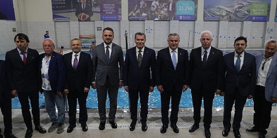Zeytinburnu’na Kazandırılan 3’üncü Yüzme Havuzunun Açılışını Gençlik ve Spor Bakanı Osman Aşkın Bak Yaptı