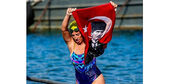 30 Ağustos’ta 30 Saatlik Yüzme Performansı