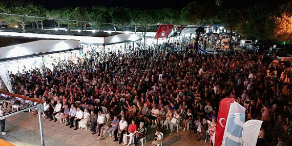 Altınova’nın Cazibe Merkezi: Sahil Gece Pazarı Yeni Yüzüyle Açıldı…