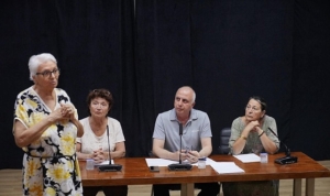 ayvalik-belediye-baskani-mesut-ergin-siz-yeter-ki-okuyun-biz-her-zaman-yaninizdayiz-VDenYiZk.jpg