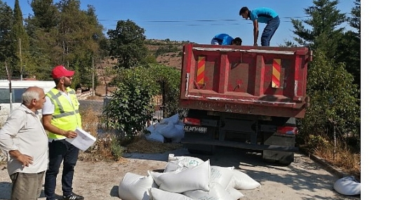 Büyükşehir’den üreticiye tavuk yemi ve ekipman desteği