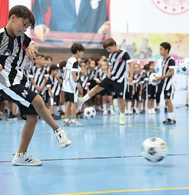 cesme-belediyesi-yaz-spor-okulunda-sertifika-coskusu-rmltKOAY.jpg