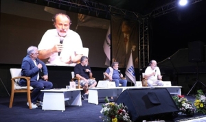 edremit-kitap-fuarinda-6-gun-edebiyat-sanat-ve-gazeteciligin-buyuk-bulusmasi-ccpTDq8v.jpg