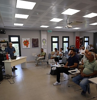 efes-tarlasi-yasam-koyunde-nar-ureticilerine-egitim-XrOCThR6.jpg