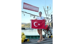 ege-universitesi-mezunu-milli-yuzucu-bengisu-avci-tarihi-bir-basariya-daha-imza-atti-fyzDmizZ.jpg