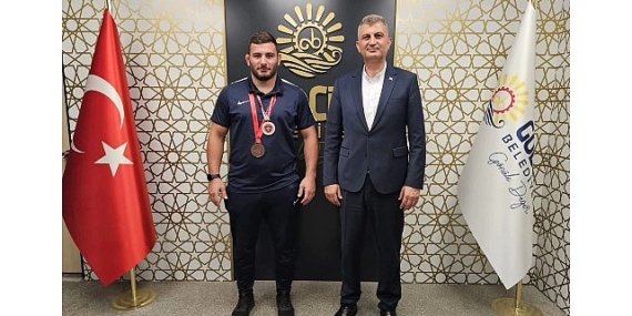 Gölcük Belediyespor pehlivanı Abdulrefik Öner başpehlivan oldu
