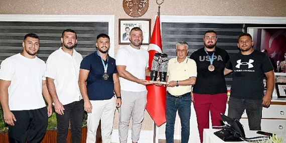 Güreşçilerden Başkan Topaloğlu’na ziyaret