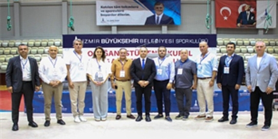 İzmir Büyükşehir Spor Kulübü’nde bayrak değişimi