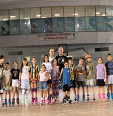 izmirde-tekerlekli-paten-kursuna-ilgi-yogun-XR5h3Vnb.jpg
