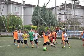 kartepe-belediyesi-yaz-spor-okullari-yogun-ilgi-gordu-73ebOWii.jpg