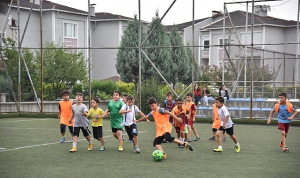 kartepe-belediyesi-yaz-spor-okullari-yogun-ilgi-gordu-73ebOWii.jpg