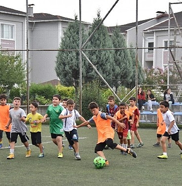 kartepe-belediyesi-yaz-spor-okullari-yogun-ilgi-gordu-73ebOWii.jpg