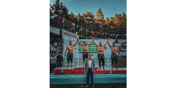 Kemer Belediye güreşçileri kürsüye çıktı