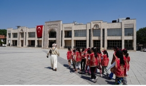 konyada-3-bin-ogrenci-6-tarihi-mek-nda-6-tarihi-karakteri-taniyor-YDiFLLVi.jpg