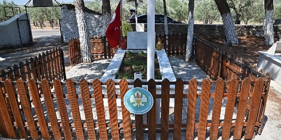 Manisa Büyükşehir Belediyesi Şehit Kabirlerini Yeniliyor