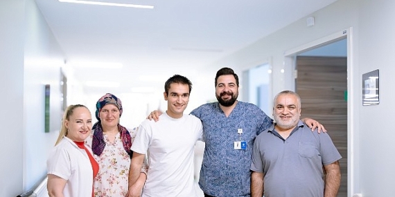 Motor kazası sonrası yatağa bağımlı kalır dendi, yürüyerek taburcu oldu