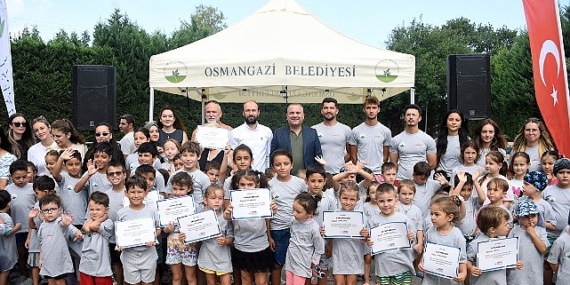 Osmangazi’de minikler yaz tatilinde yüzmeyi öğrendi