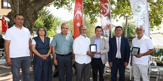 Osmangazi’nin gönüllü temizlik elçilerine teşekkür plaketi
