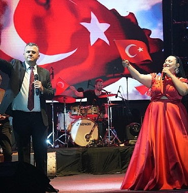 tugce-kandemir-sarayi-salladi-4HOcOncR.jpg