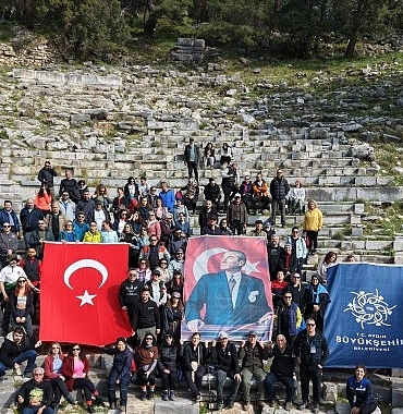 baskan-cercioglu-vatandaslari-priene-antik-kentinde-essiz-trekking-etkinligi-ile-bulusturdu-T2PVIhhv.jpg