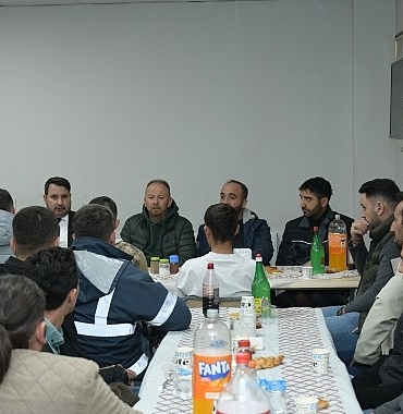 baskan-cirpanoglu-kazanbel-beton-calisanlariyla-iftar-sofrasinda-bulustu-2VyRfbYl.jpg