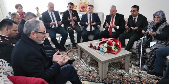 baskan-pehlivan-sehit-ailelerini-ziyaret-etti-basimizin-tacisiniz-VhemYdeq.jpg