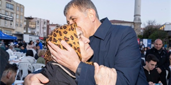 Başkan Tugay: Ne saraylara ne şatafatlı sofralara ihtiyacımız var