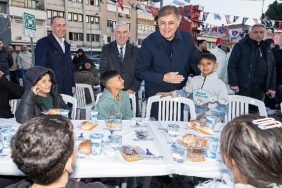 bergamanin-iftar-sofrasi-tip-bayraminda-doktor-baskanlari-bulusturdu-gfjsT1JN.jpg
