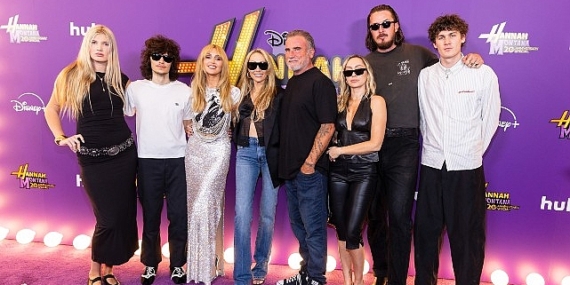 Bir Nesli Tanımlayan İkonik Karakter Hannah Montana Geri Döndü