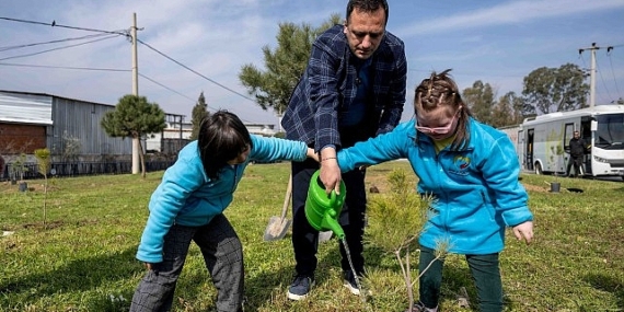 Bornova’nın en özel fidanları toprakla buluştu