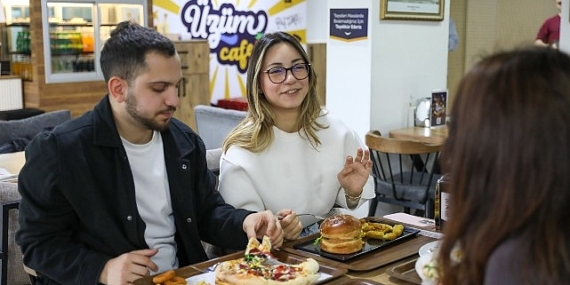 Buca’da gençliğin buluşma noktası: Üzüm Cafe