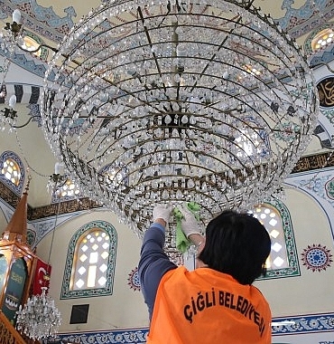 ciglide-bayram-oncesi-cami-ve-mezarliklarda-kapsamli-temizlik-j8XVCn8p.jpg